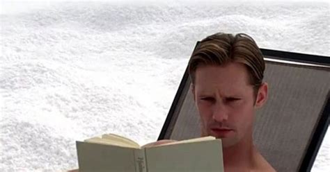 Alexander Skarsgard Goes Full Frontal Nude For True Blood。